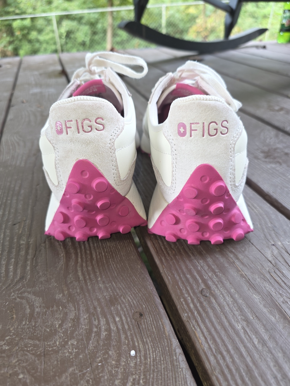 Figs New Balance Absolutely BEAUTIFUL  8.5 White Sneakers with Pink Heel Accents